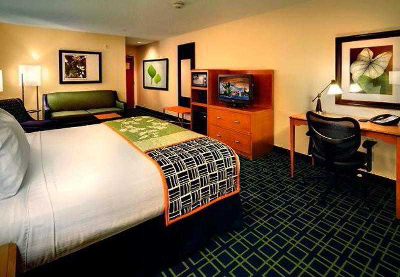 Fairfield Inn And Suites St Petersburg Clearwater Pinellas Park Rum bild